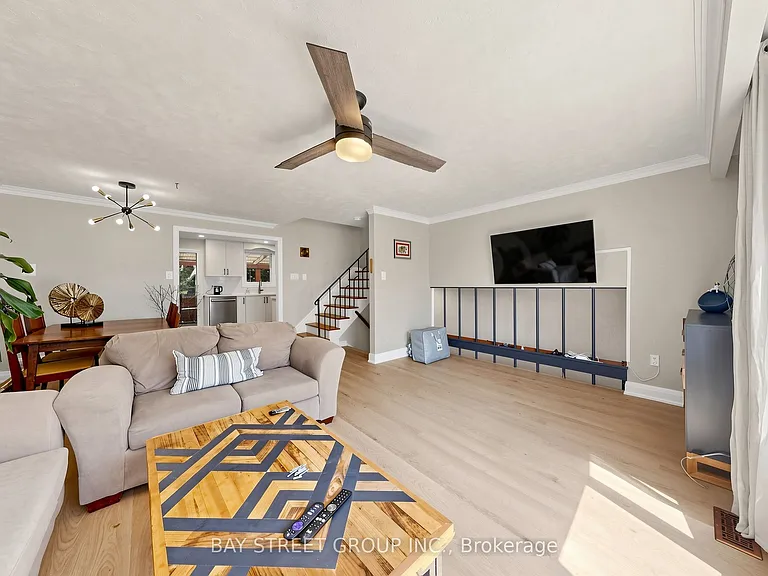 55 Baybrook Cres — Photo 7