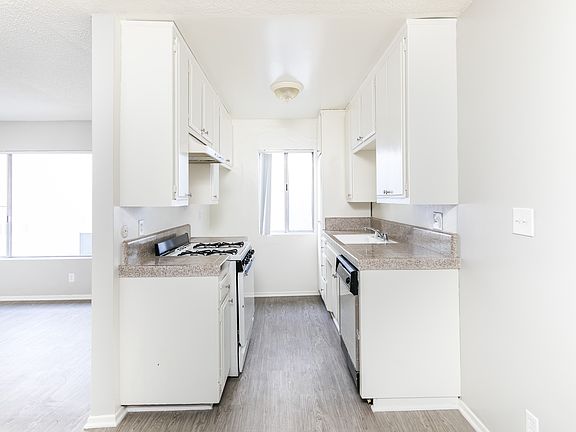 3rd image of 3731 S Canfield Ave #4