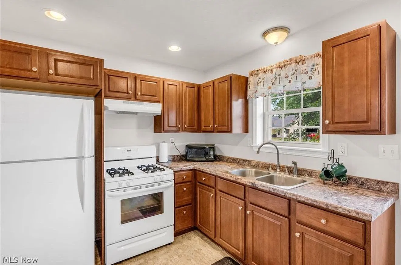2 bed, 900 sqft, $1,500 — Photo 3