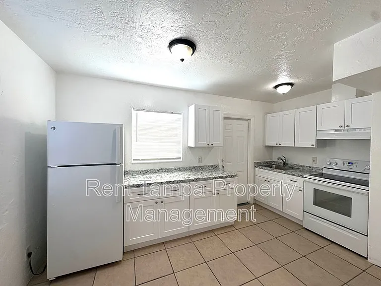 626 31st St S — Photo 3
