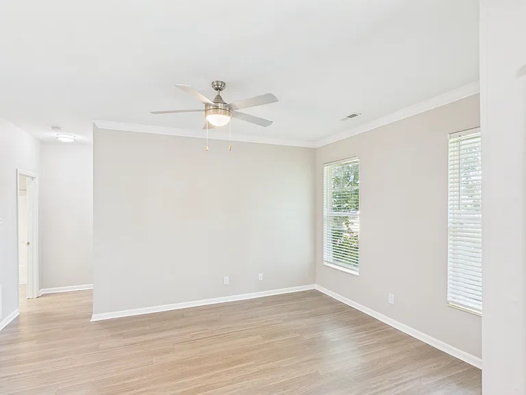 Elevate on Main — Photo 28