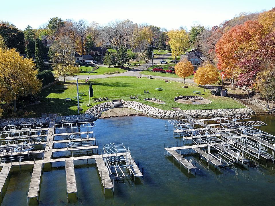 2nd image of 4430 Shady Ln