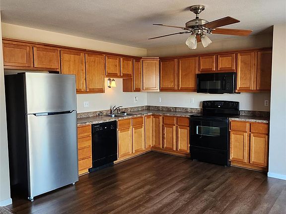 5th image of 35 Colonial Manor Dr #B