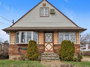 20 Hunter Avenue, Valley Stream, NY 11580