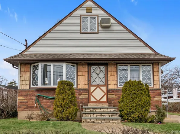 20 Hunter Avenue, Valley Stream, NY 11580