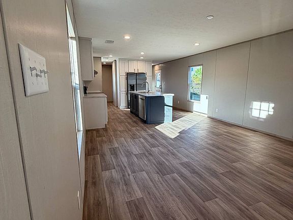 5th image of 2418 Douglas Rd #20