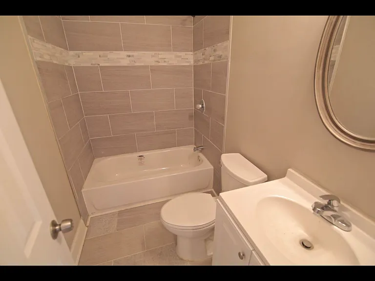 1163 Oakland Dr SW — Photo 1