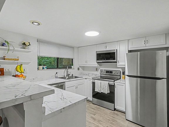 5th image of 236 Falkirk Ct #16