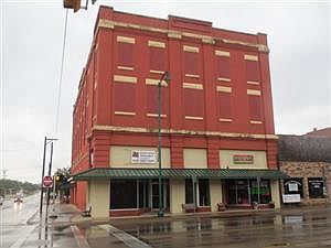2nd image of 118 S Oak Ave
