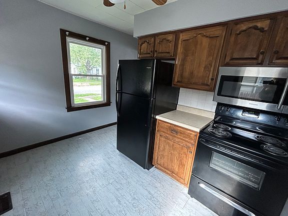 5th image of 821 E Parkland Ave