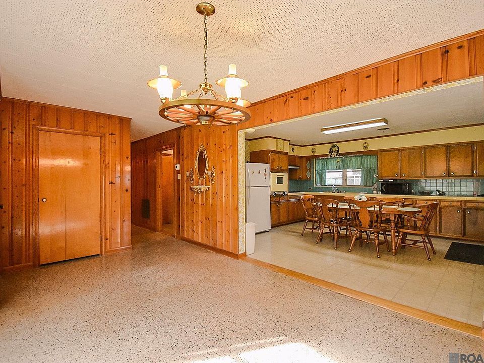 1st image of 304 N Millet Ave