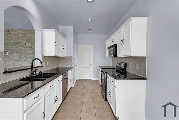 933 Bens Dr — Photo 23