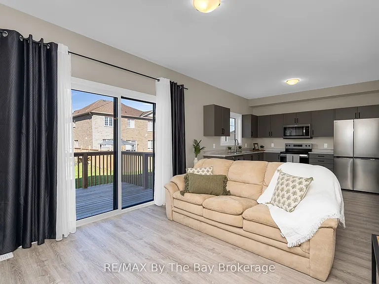 214 Cubitt St — Photo 14