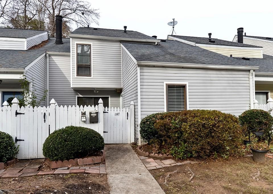 1st image of 1147 Roselawn Ln SE
