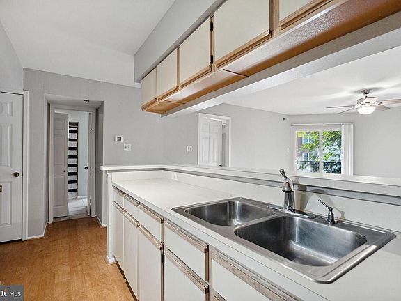 5th image of 3315 Wyndham Cres #1226