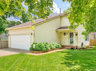 979 Round Lake Rd, White Lake, MI 48386