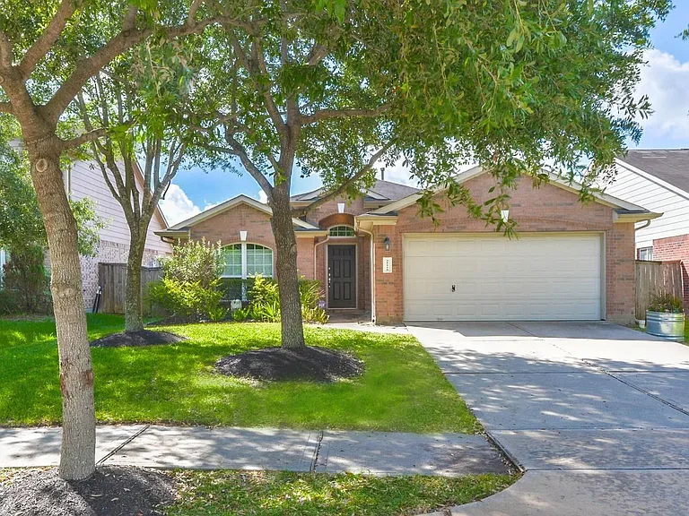 21115 Amber Crossing Dr — Photo 1