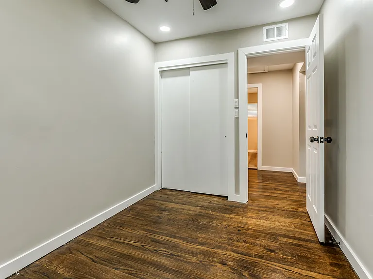 409 NE Myers Ave — Photo 12