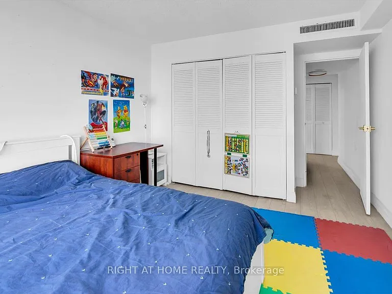 65 Harbour Sq #1304 — Photo 23