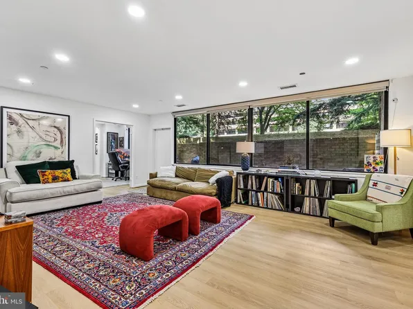 3709 S George Mason Dr APT T14e, Falls Church, VA 22041