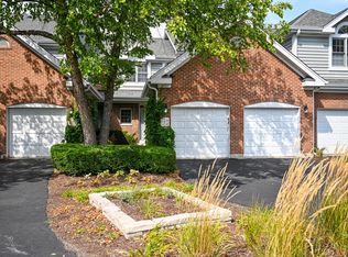 22W504 Lakeside Dr, Glen Ellyn, IL 60137