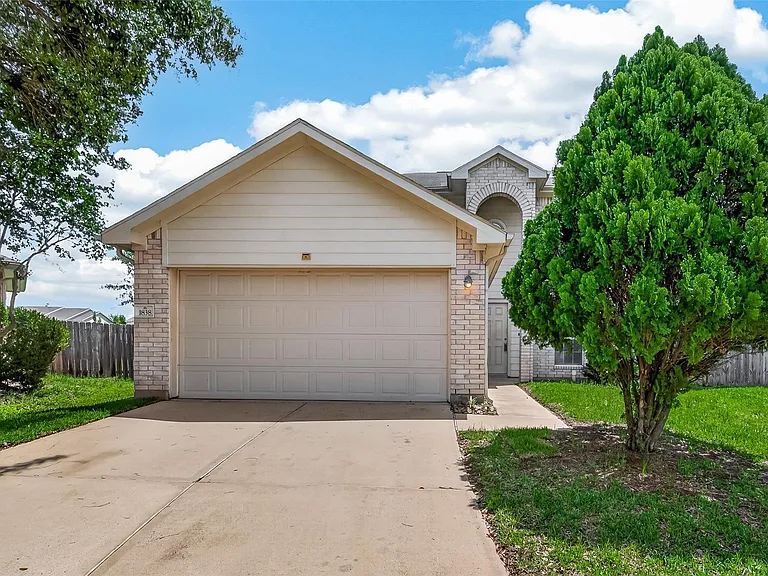 1838 Strongs Ct — Photo 1