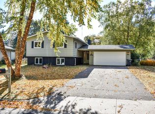 724 Heather Dr, Shoreview, MN 55126