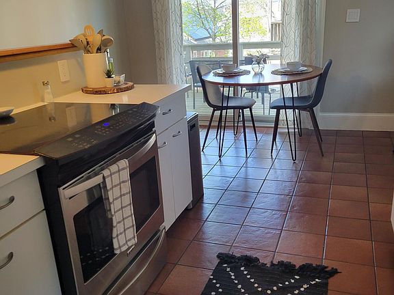Kitchen eating area