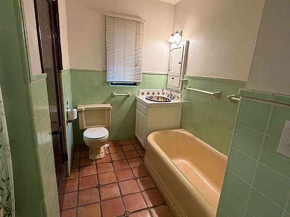 5th image of 260 W 22nd St