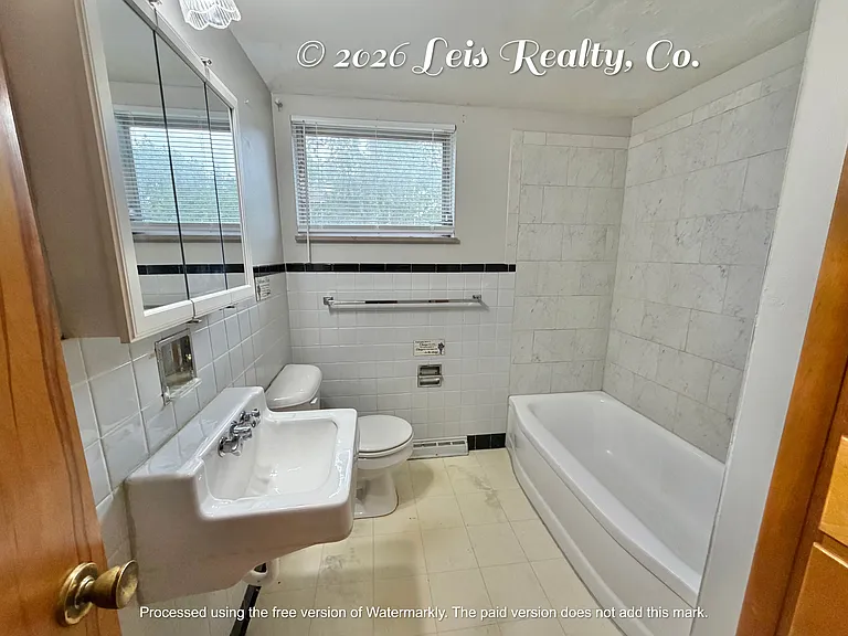 236 W 4th St #1 — Photo 6