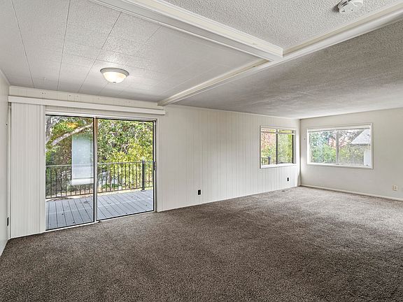 4th image of 699 Oak Knoll Dr