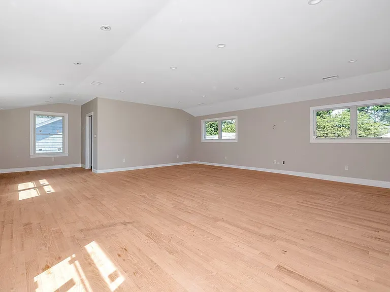 58 Marion Dr — Photo 20