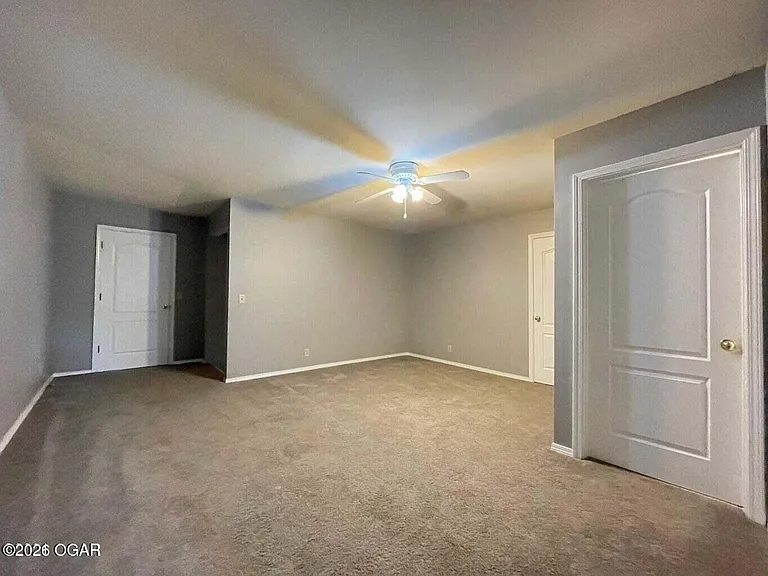 915 Briarview Dr — Photo 14