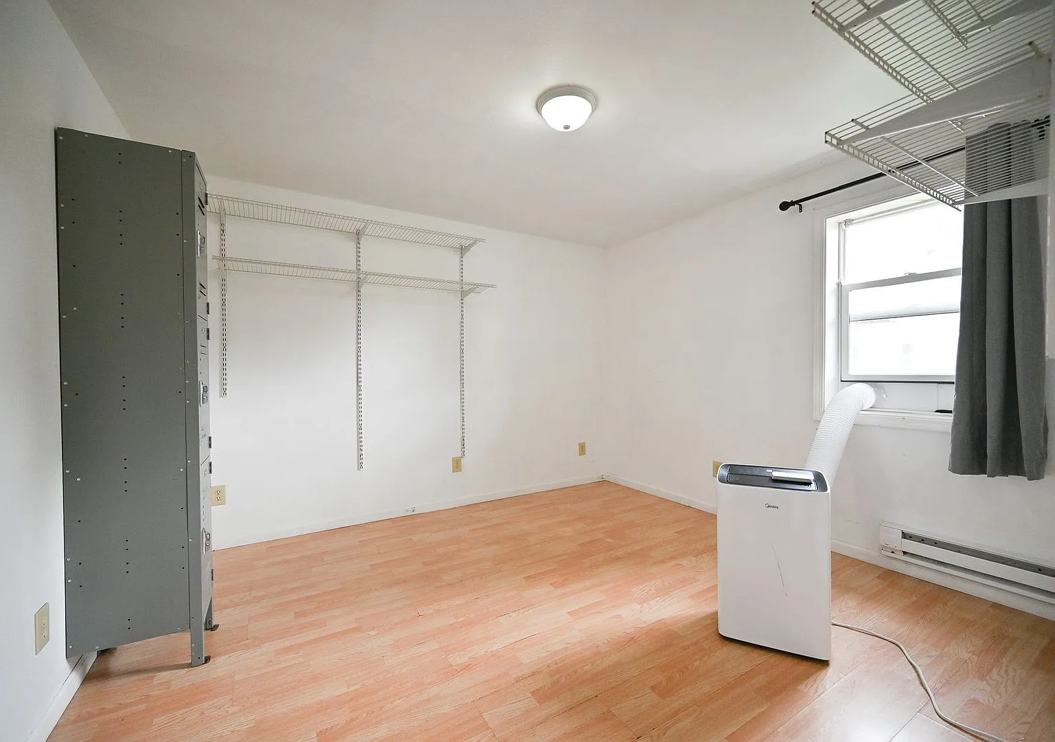Vine Apartments — Photo 4