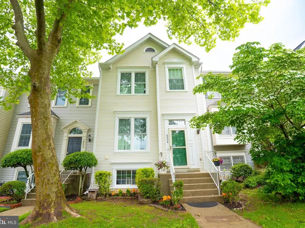 6904 Compton Ln, Centreville, VA 20121