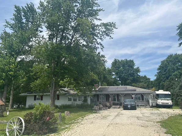 64 E Ford Harris Rd, Champaign, IL 61822