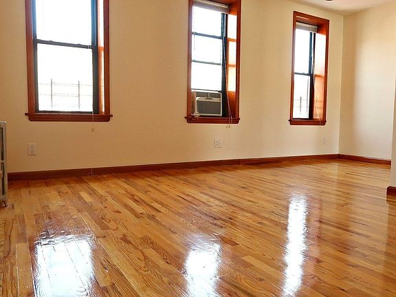 4th image of 565 Rogers Ave APT 3