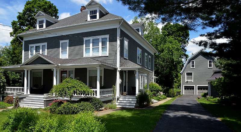 1st image of 10 Rock St