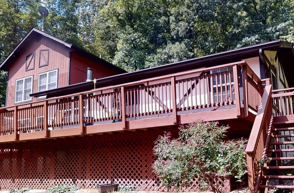 104 Laurel Ln