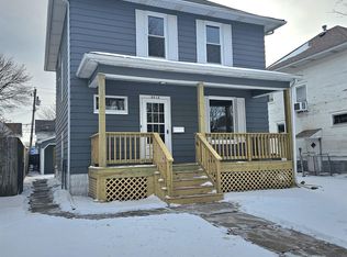 2012 15th St #A, Moline, IL 61265