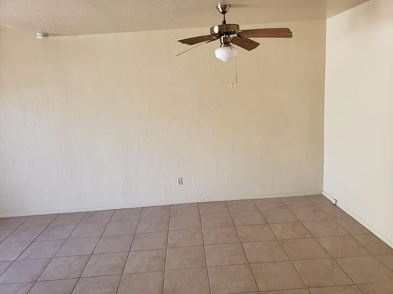1536 S River Dr — Photo 8