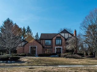 2497 Tranquil Dr, Troy, MI