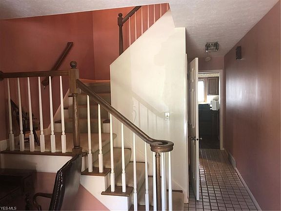 5th image of 11705 Edgewater Sq #6