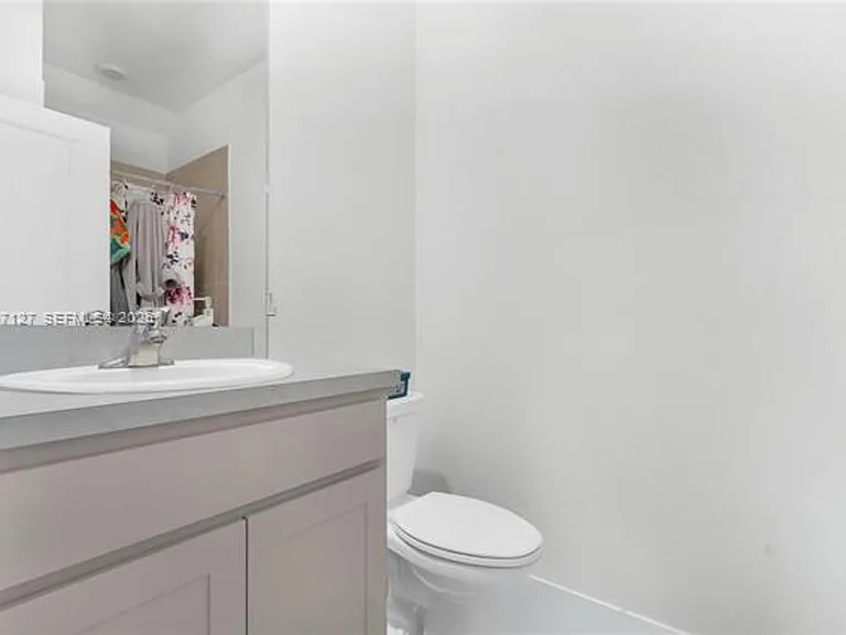 117 NE 3rd Ct #Townhouse 117 — Photo 26
