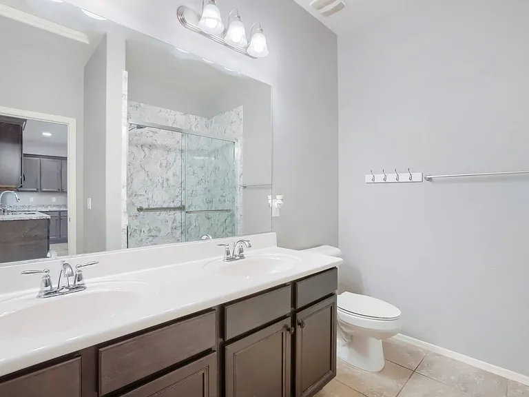 8404 N 62nd Dr — Photo 8