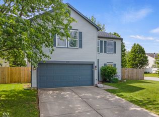 9891 Sapphire Berry Ln, Fishers, IN 46038