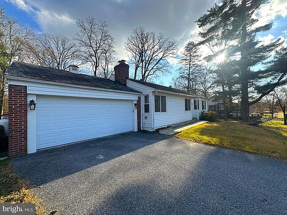 3rd image of 4121 Villa Nova Rd