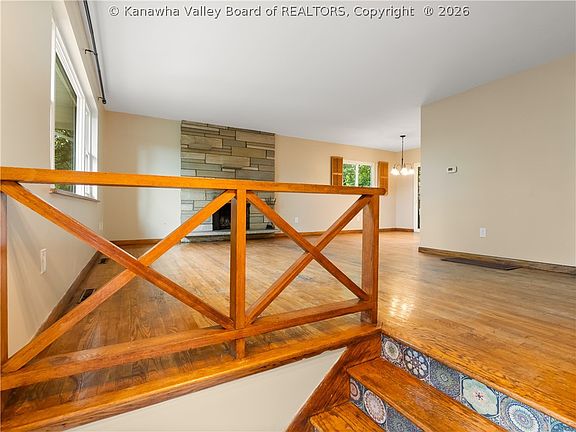 4th image of 852 Beaumont Rd