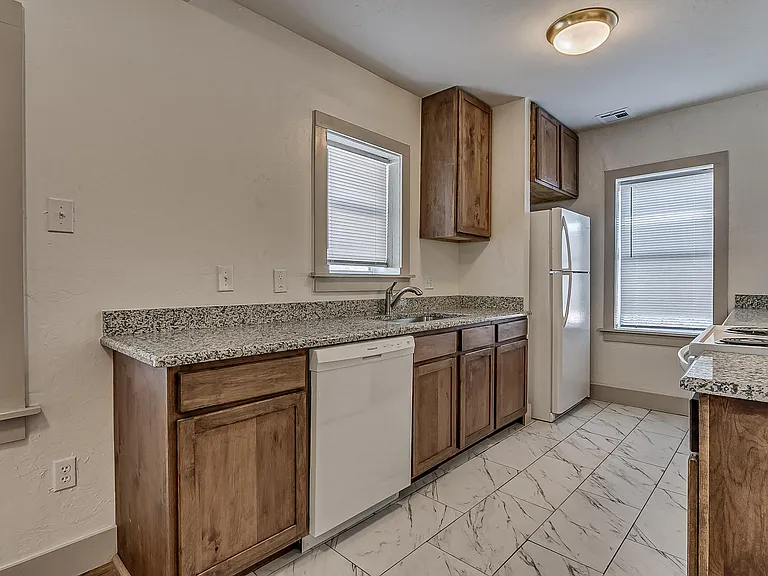 2110 N Kelley Ave — Photo 13