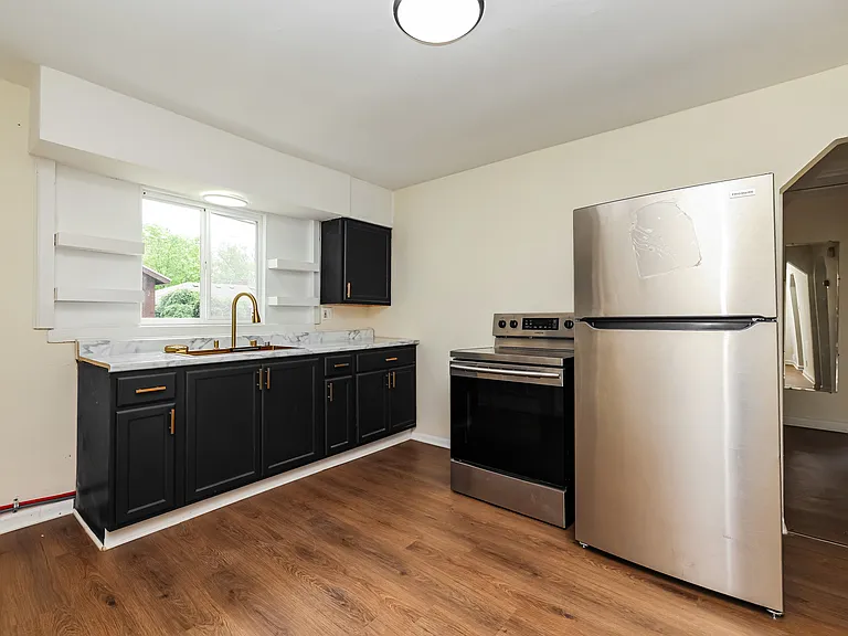 132 Burgess Ave — Photo 7